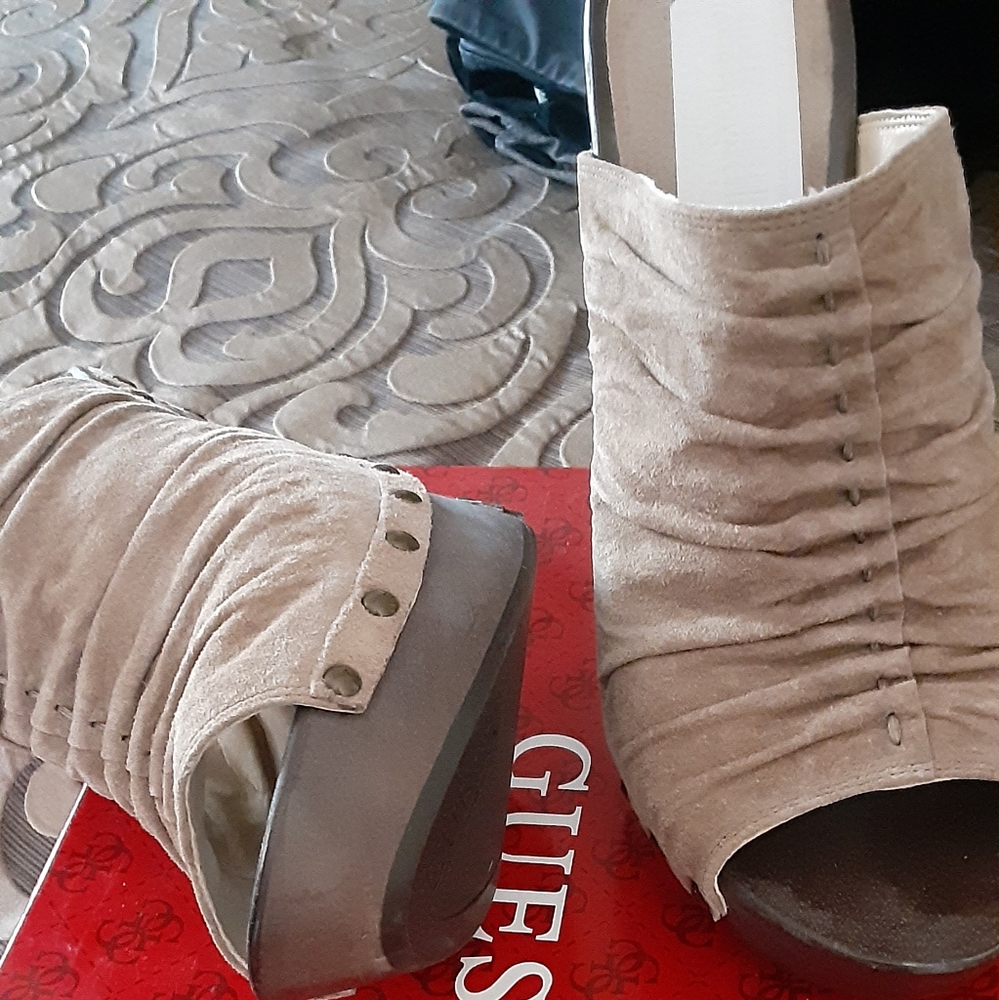 Guess Shoes - Picture 4 of 5